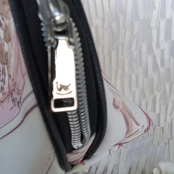 Izak Zenou Cosmetic Bag - Picture 3 of 8